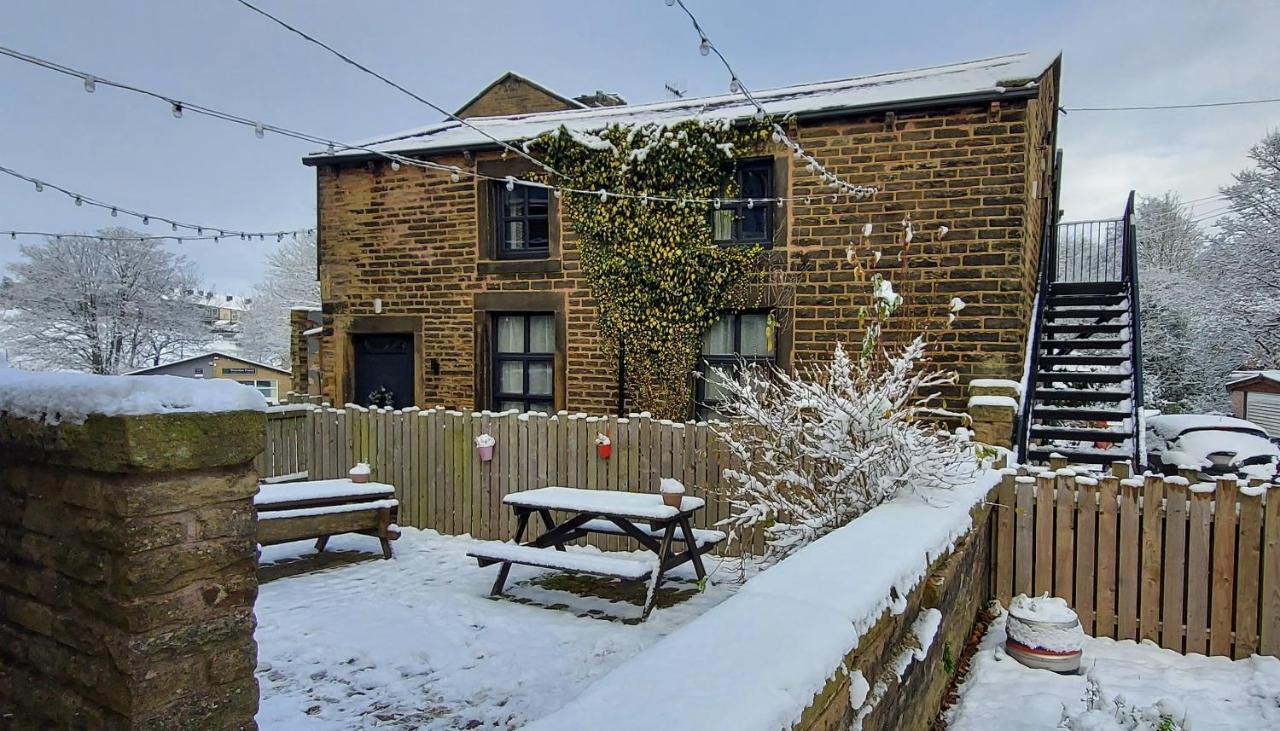 Trawden Arms Community Owned Pub 호텔 Winewall 외부 사진