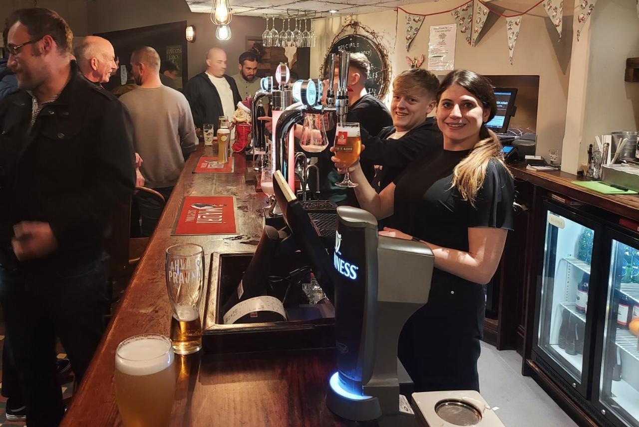 Trawden Arms Community Owned Pub 호텔 Winewall 외부 사진