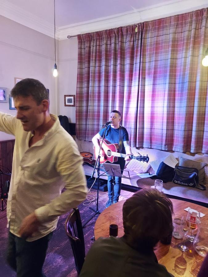 Trawden Arms Community Owned Pub 호텔 Winewall 외부 사진