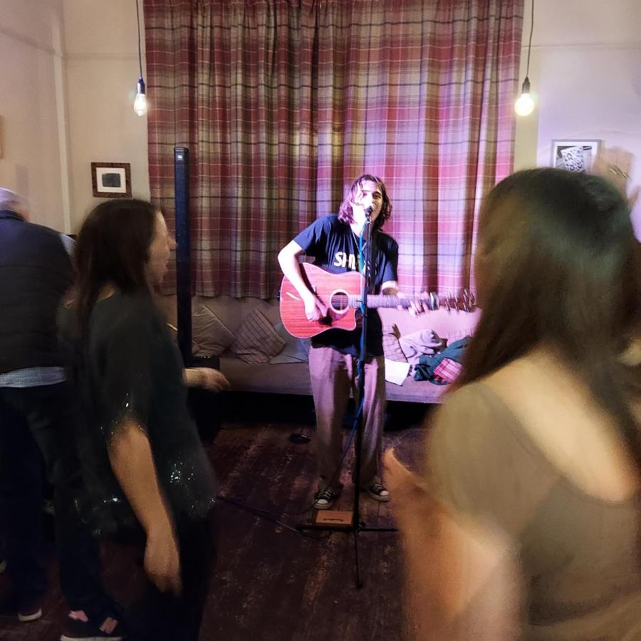 Trawden Arms Community Owned Pub 호텔 Winewall 외부 사진
