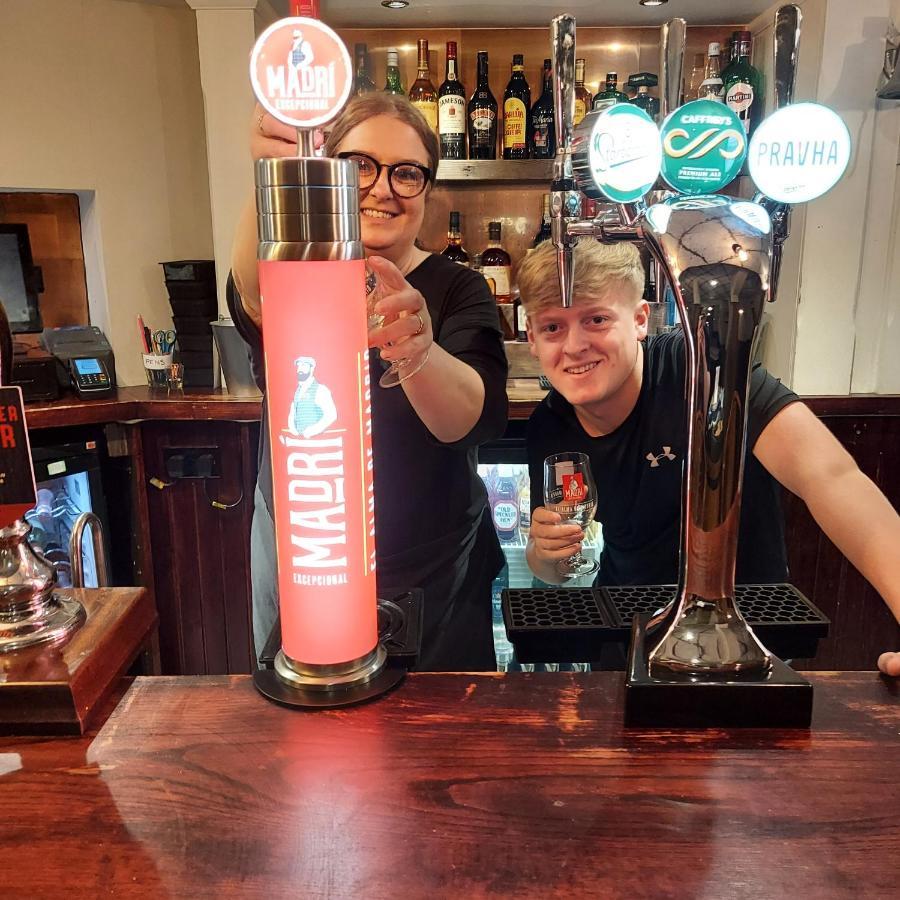 Trawden Arms Community Owned Pub 호텔 Winewall 외부 사진