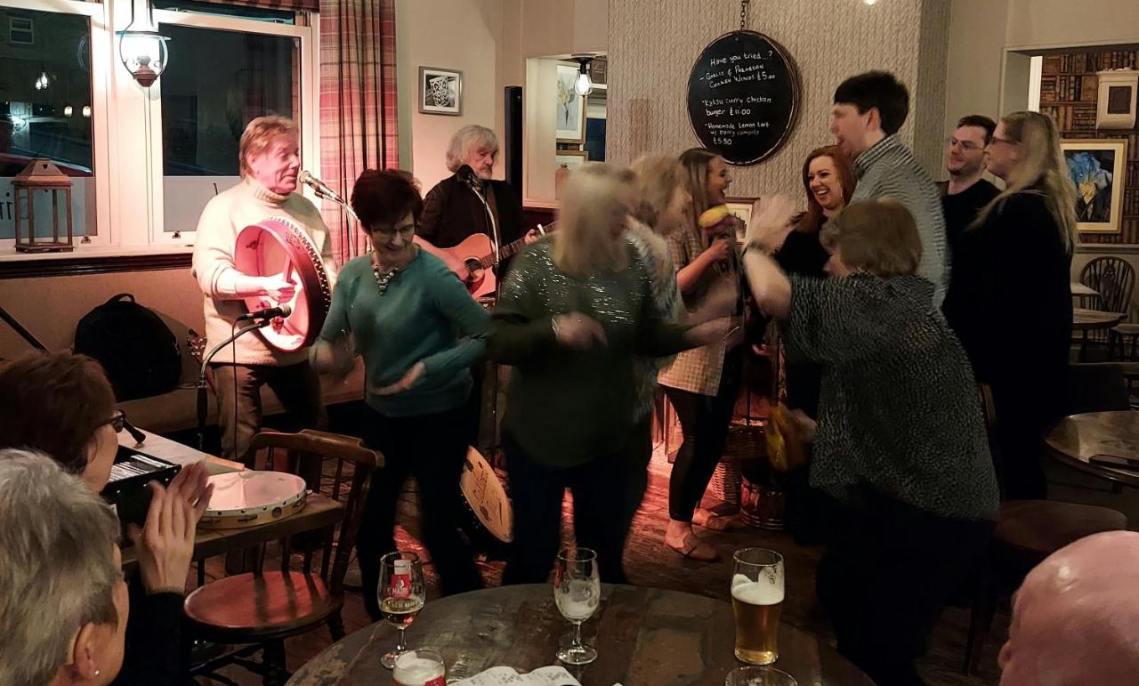 Trawden Arms Community Owned Pub 호텔 Winewall 외부 사진