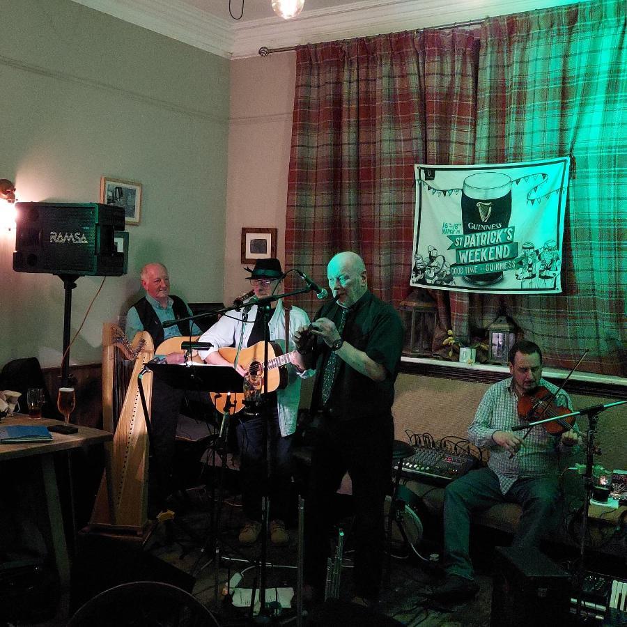 Trawden Arms Community Owned Pub 호텔 Winewall 외부 사진
