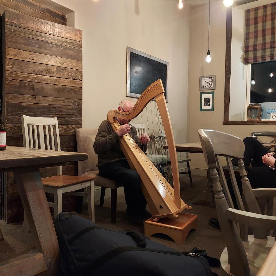 Trawden Arms Community Owned Pub 호텔 Winewall 외부 사진