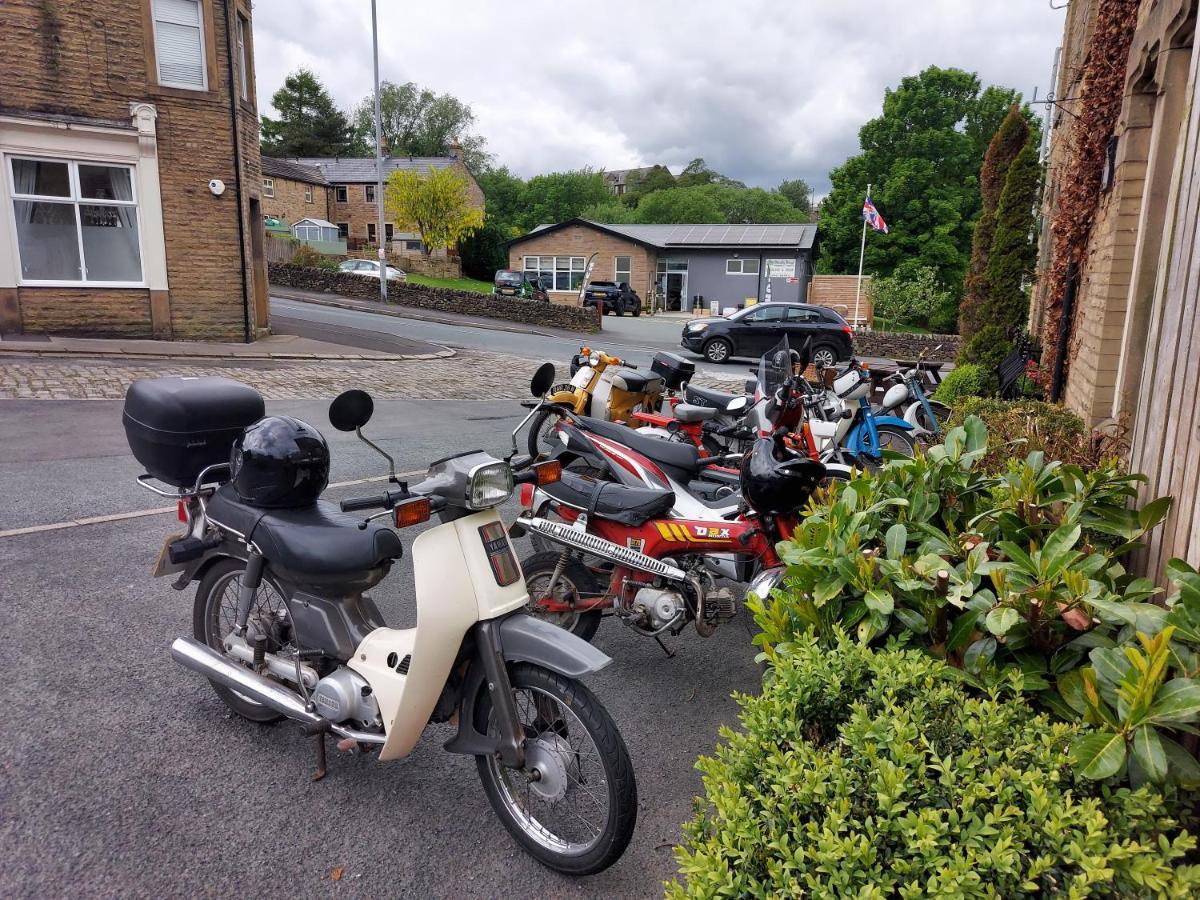 Trawden Arms Community Owned Pub 호텔 Winewall 외부 사진